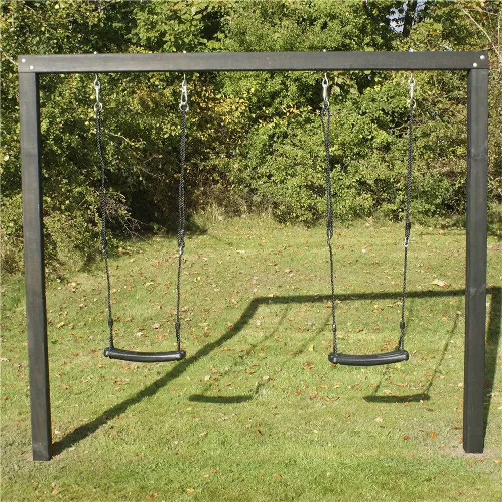 NORDIC PLAY Gyngestativ Alma Sort Grundmalet Inkl. 2 Sorte Gynger 5 NORDIC PLAY Gyngestativ Alma Sort Grundmalet Inkl. 2 Sorte Gynger - Billede 3